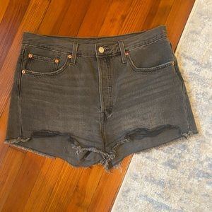 LEVI BLACK (CHARCOAL) DENIEM SHORTS